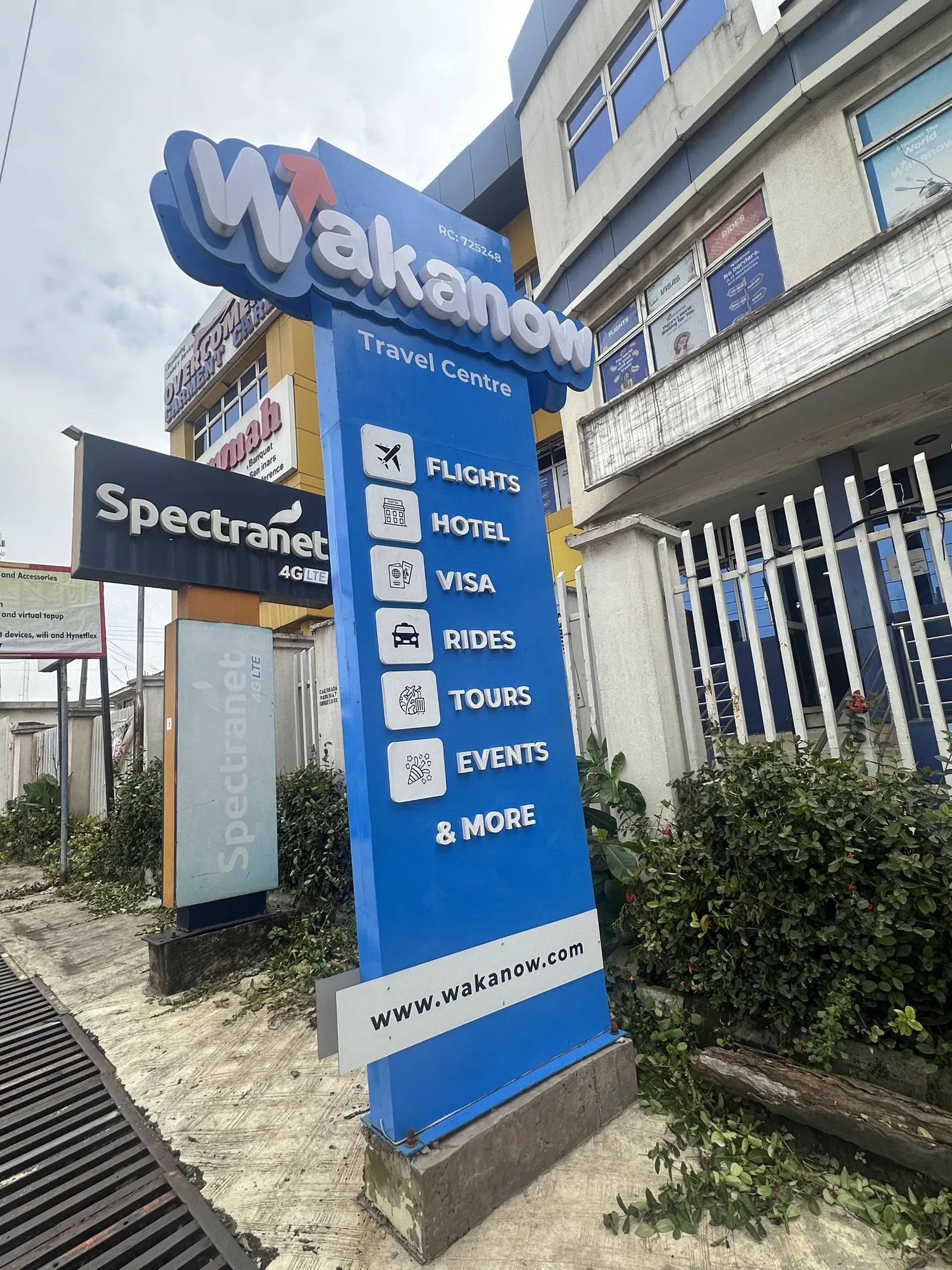Branding and Activations, Pylon, plaza frontage